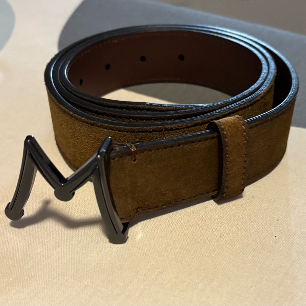 Mezlan tan suede belt.